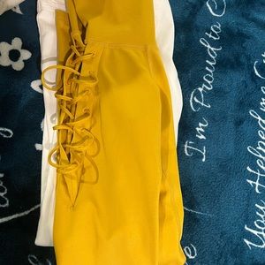 Mika yellow lace up Xs